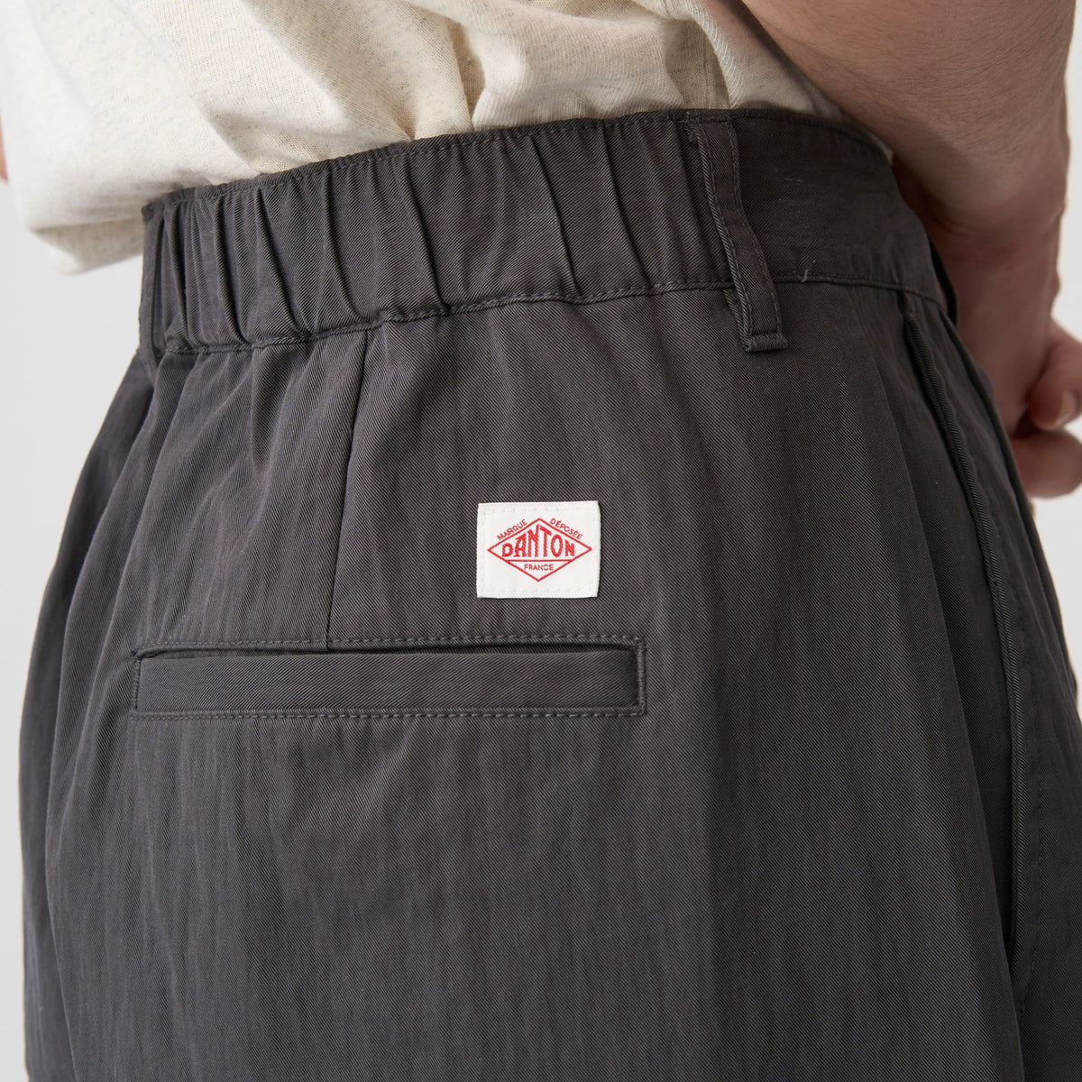 DOUBLE PLEATED EASY PANTS - BEIGE
