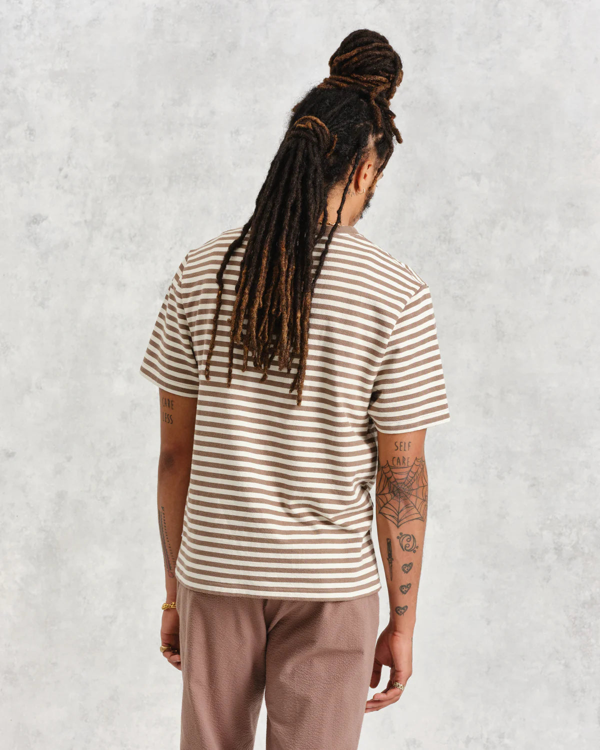 DEAN TEE WALNUT/ECRU STRIPE