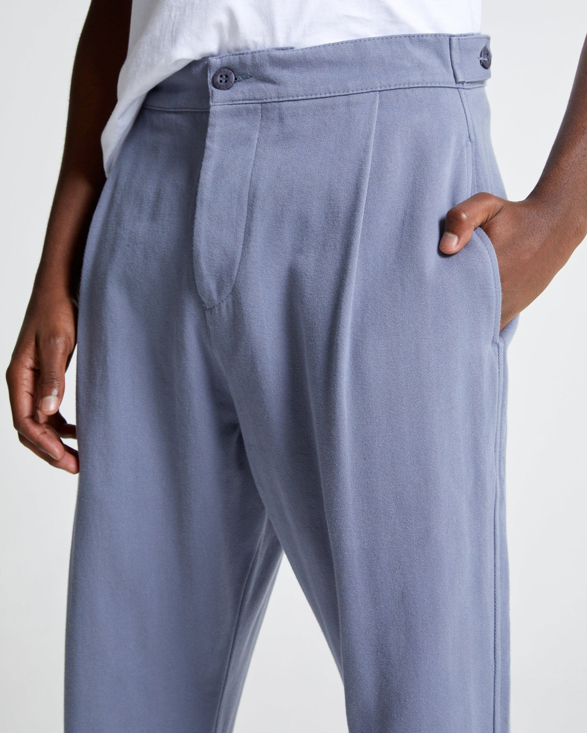 COTTON WEEKEND TROUSER - FOLKSTONE GREY