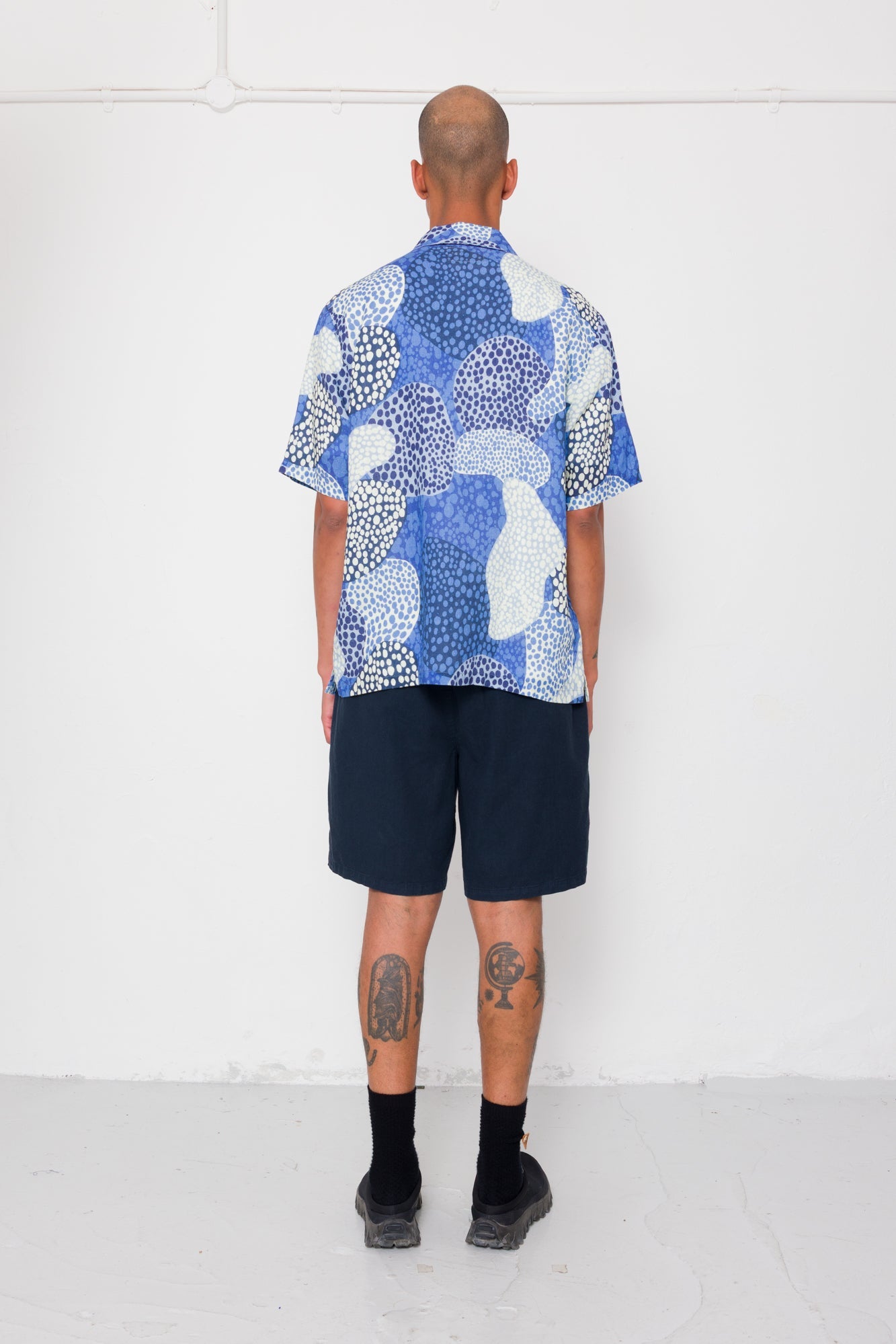 GABE SHIRT - DOT PRINT BLUE MONO