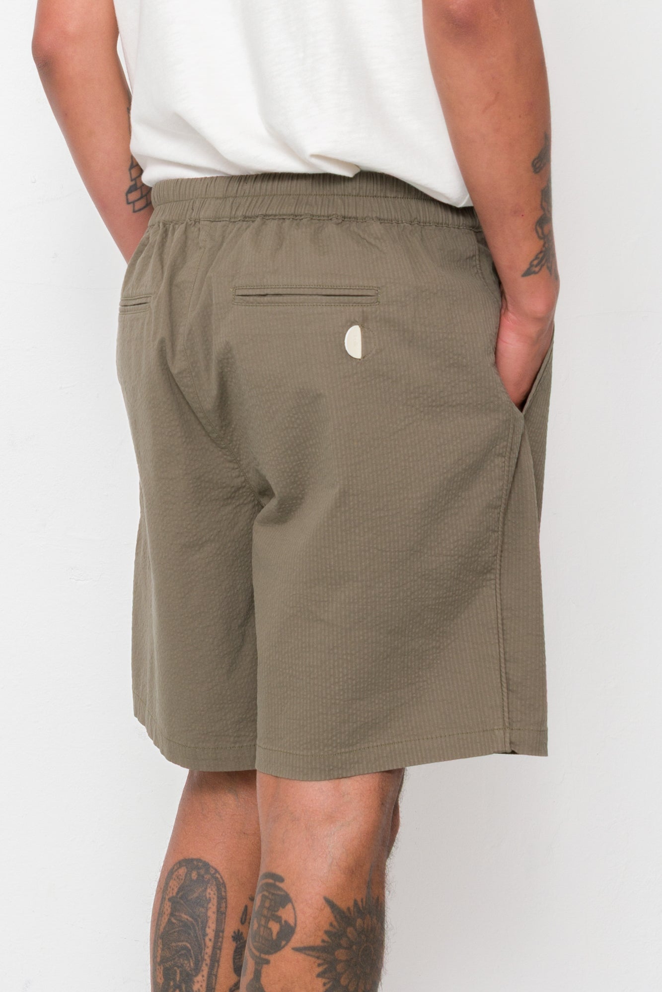 RELAXED ASSEMBLY SHORT - OLIVE SEERSUCKER