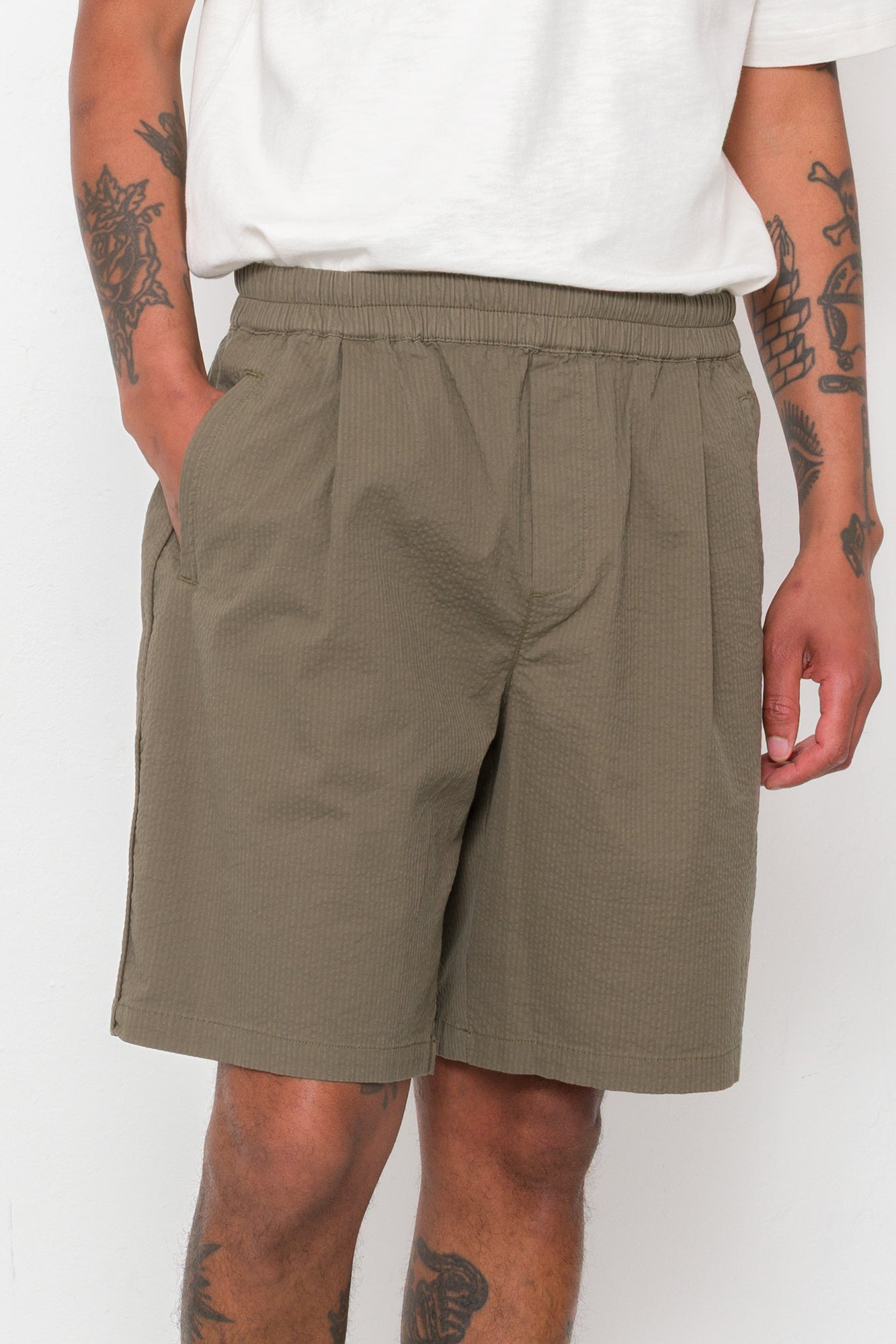 RELAXED ASSEMBLY SHORT - OLIVE SEERSUCKER