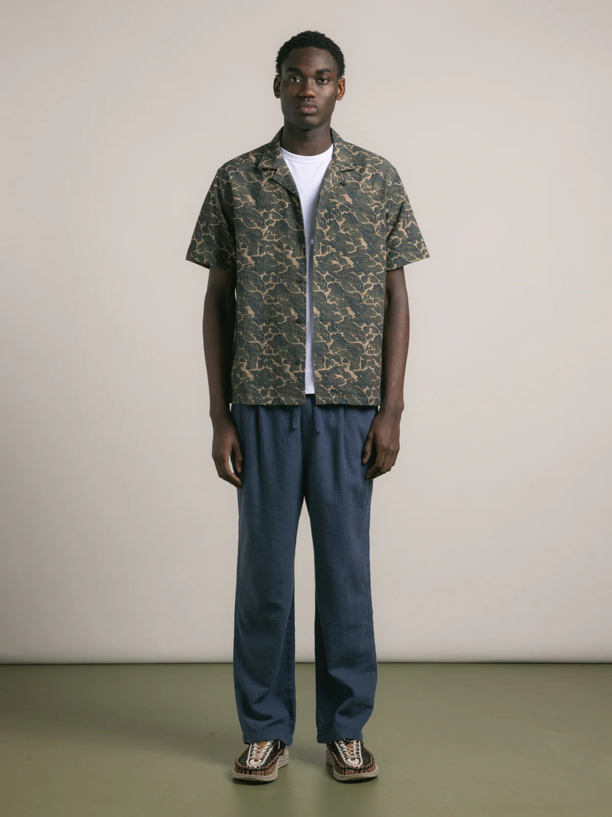 CRAMMOND SHIRT - OLIVE LANDSCAPE PRINT