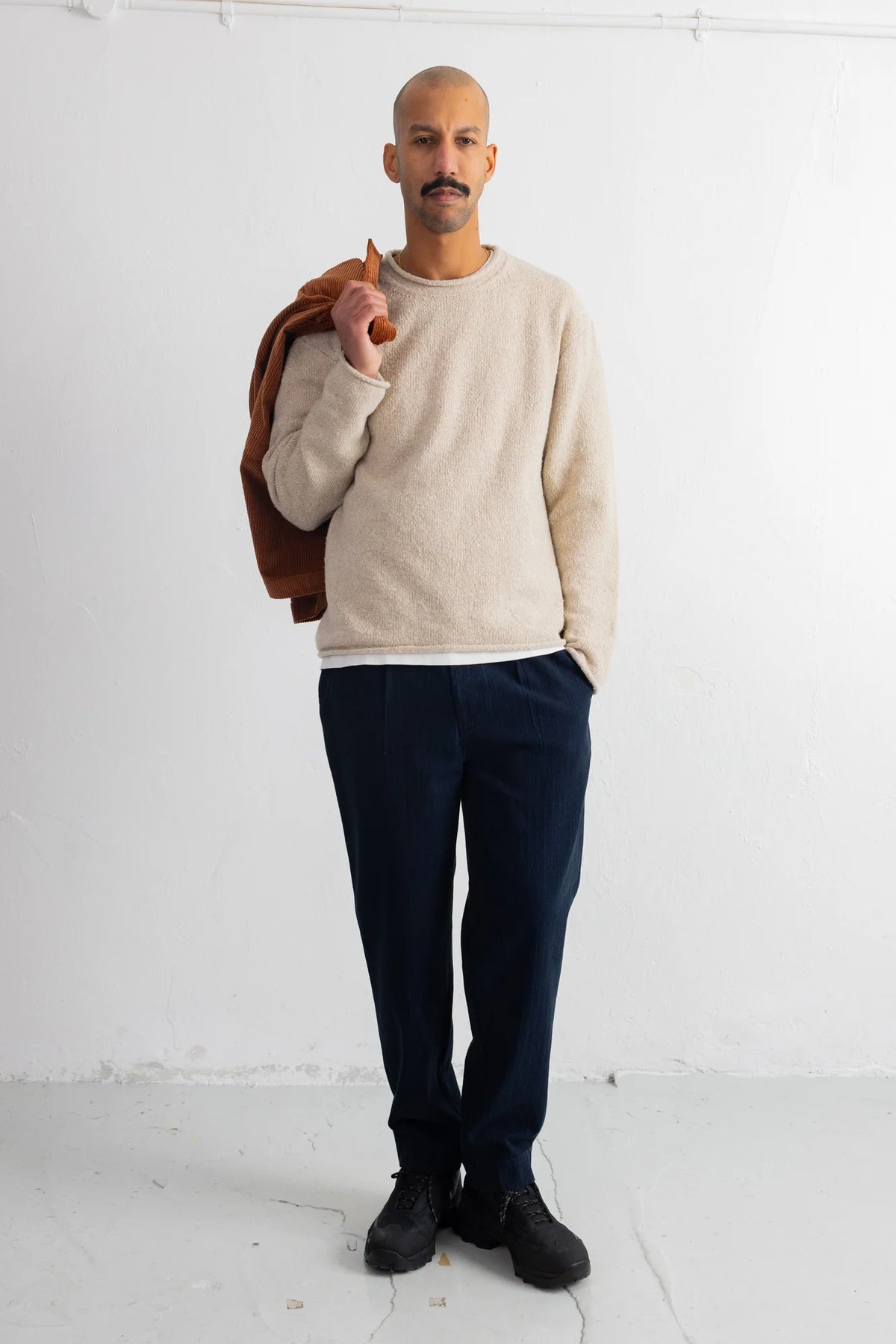 SLOUCH CREW - NATURAL ESPRESSO CAST INTARSIA