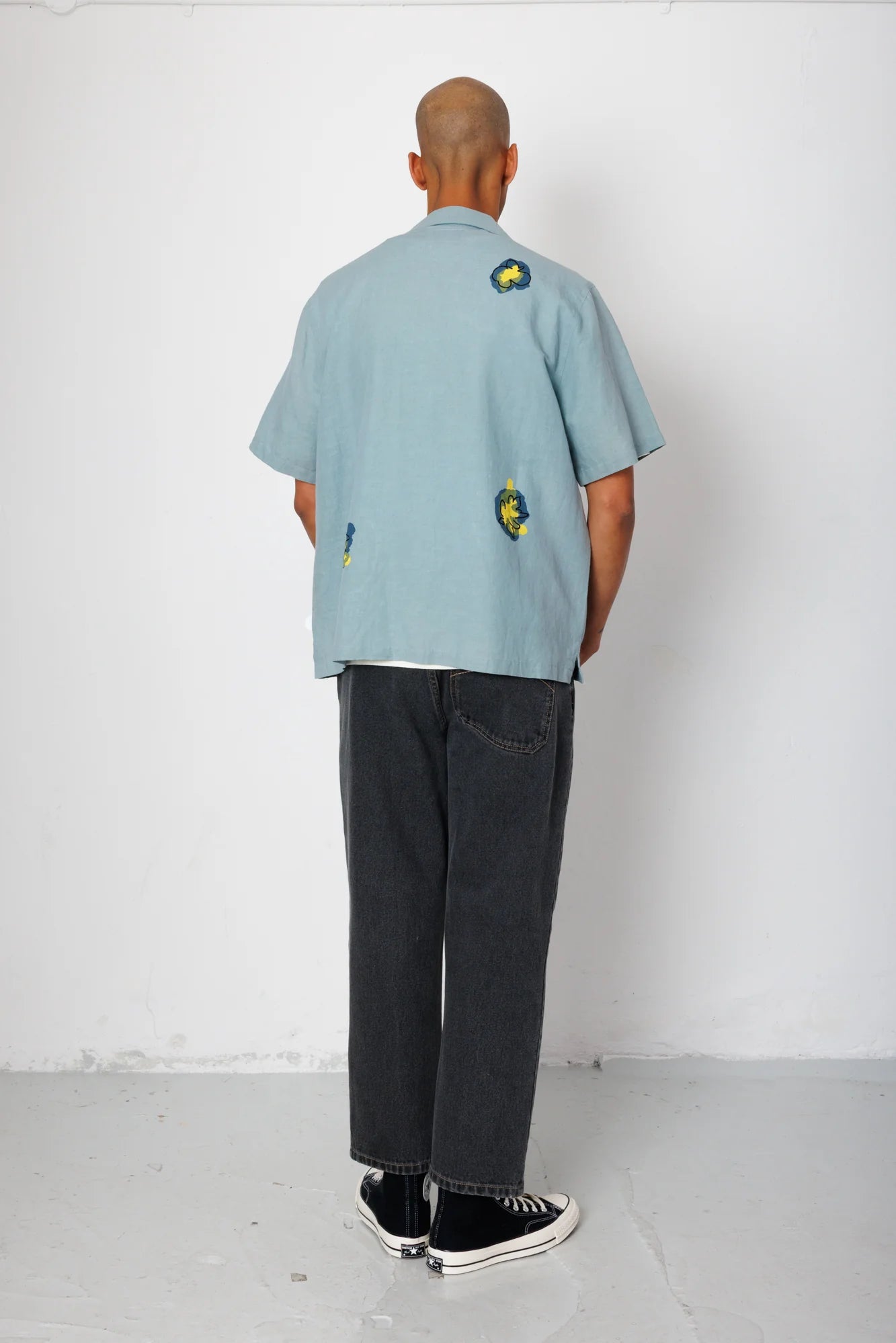 RELAXED SOFT COLLAR SHIRT - BLUE EMBROIDERED FLOWER