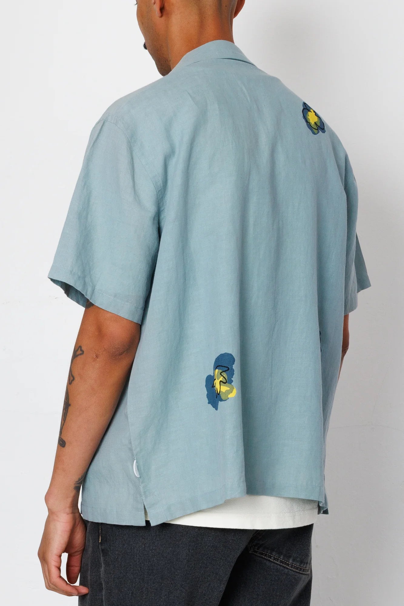 RELAXED SOFT COLLAR SHIRT - BLUE EMBROIDERED FLOWER
