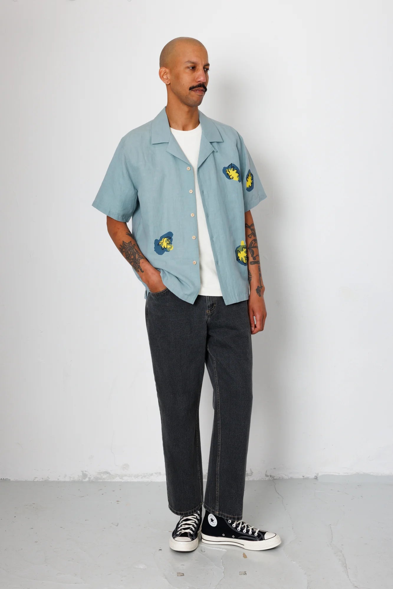 RELAXED SOFT COLLAR SHIRT - BLUE EMBROIDERED FLOWER