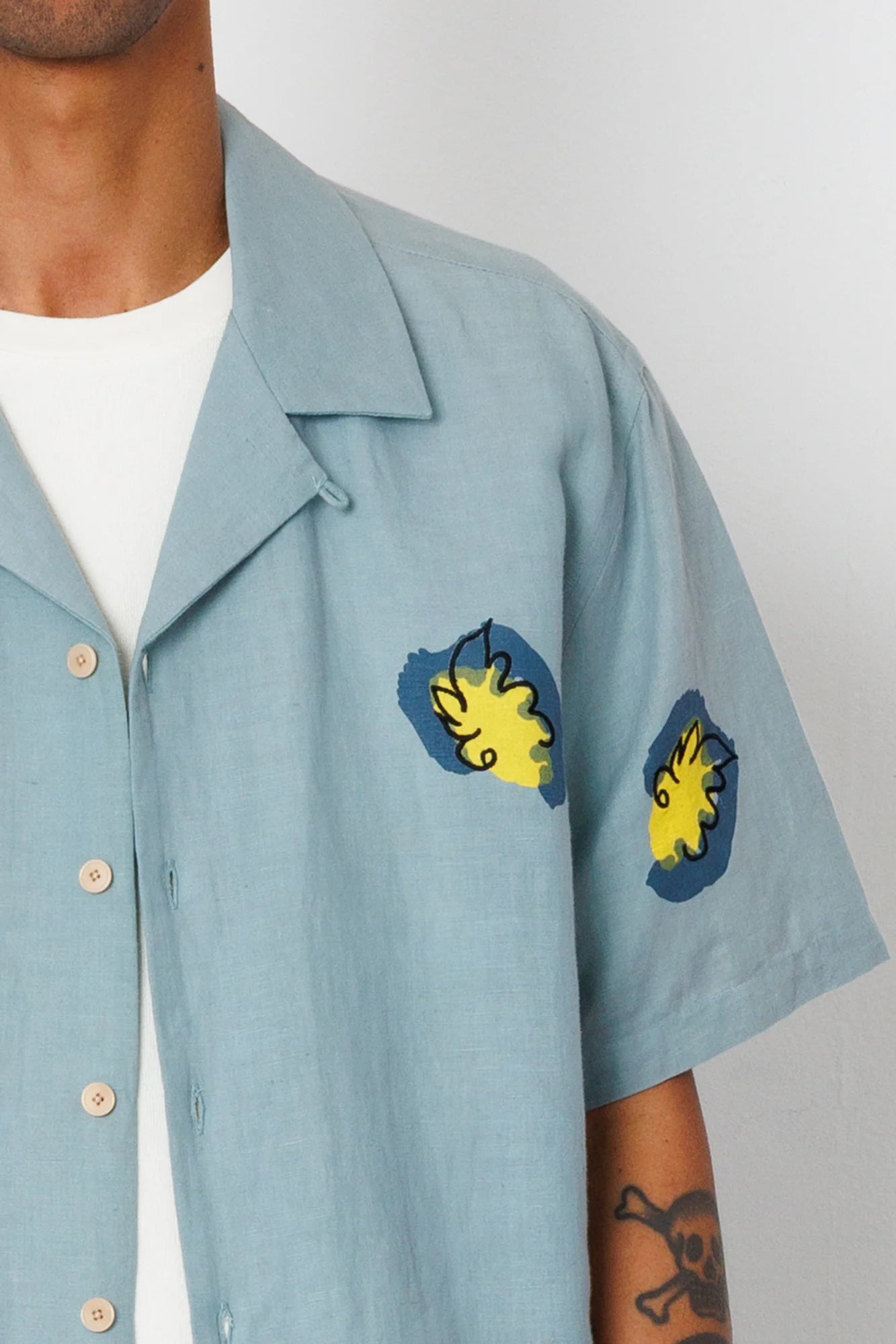 RELAXED SOFT COLLAR SHIRT - BLUE EMBROIDERED FLOWER