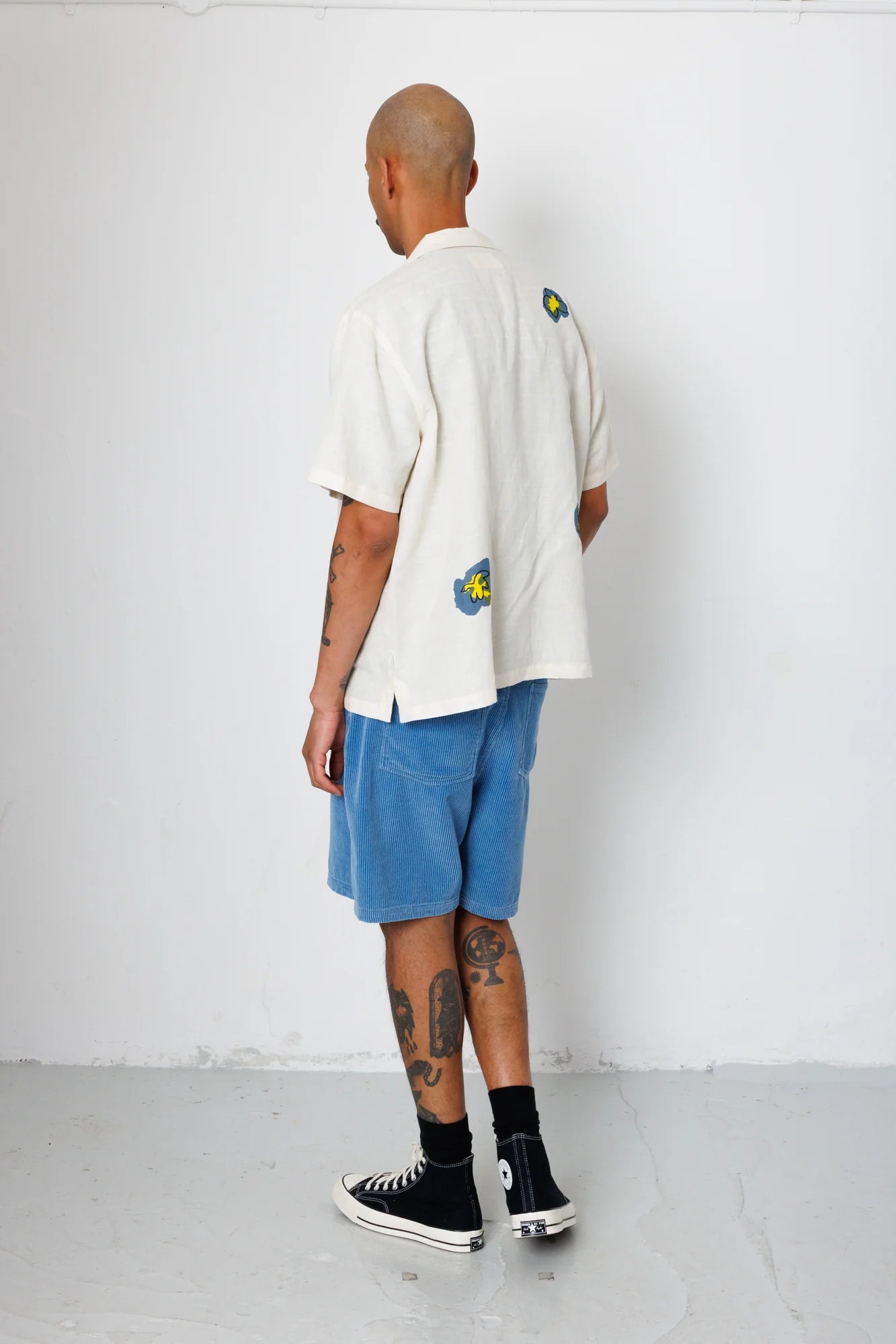 RELAXED SOFT COLLAR SHIRT - ECRU EMBROIDERED FLOWER